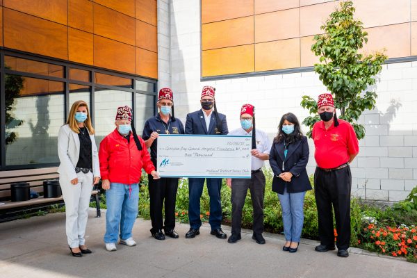 Shriners present a cheque to the GBGH